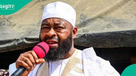 Angry youths attack Niger state governor Bago's convoy over failure to fulfil promise of cash handout