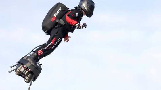 Wani Bafaranshe ya kera injin tashi sama mai tsananin gudu