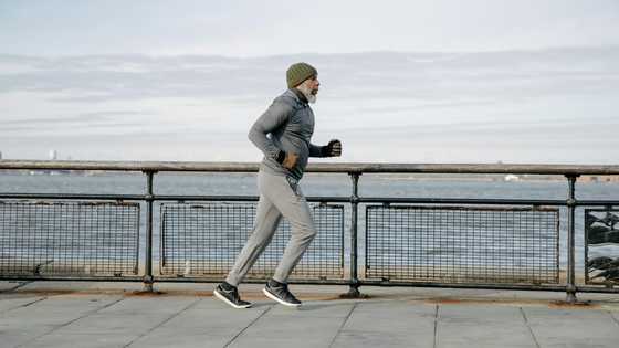 A girl stopped me & said, “Your picture is in my mom’s wallet!” – When I saw it, I was speechless