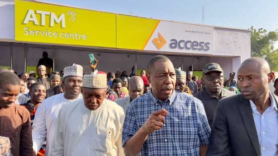 Gwamna Zulum Ya Bi Banki-Banki Yana Musu Barazanar Kullesu Idan Basu Fito Da Kudi Ba