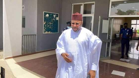 Karin Bayani: Sanata Mai Wakiltar Mazabar Shugaba Buhari ya fice daga APC, ya koma PDP