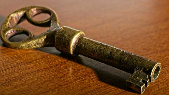 Found a hidden key in my husband’s pocket on our wedding night—It perfectly fit my mom's secret box