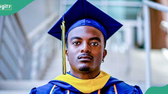 Young man dances during graduation photo shoot, clip trends