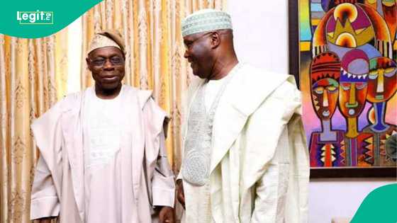 'Me suke kullawa?': Atiku ya ja zugar manyan 'yan siyasa, sun gana da Obasanjo