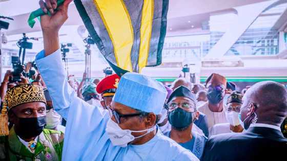 Da duminsa: Buhari ya koma Abuja bayan ziyarar kwana 1 da ya kai Legas