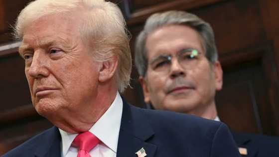 Poor hiring data points to US economic weakness