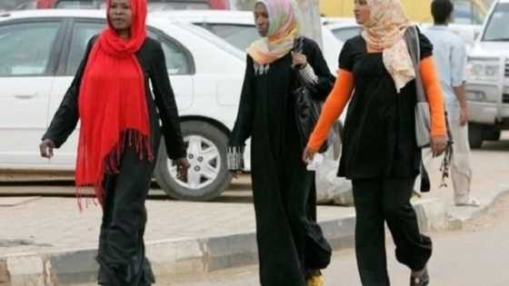 Kasar Sudan ta maka mata 24 a kotu, laifinsu, sanya wando