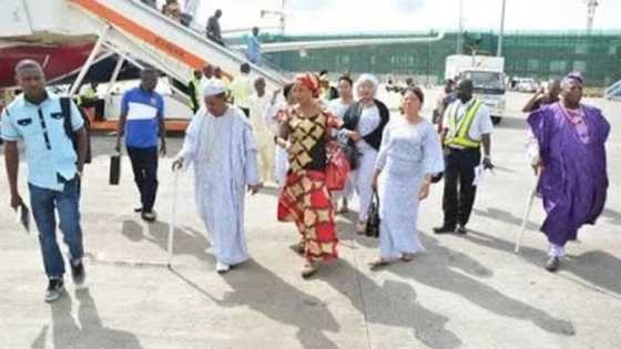 Photos: Alaafin of Oyo And His Wives Cause A Stir At Abuja Airport