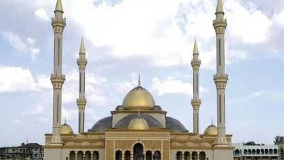 Kungiyar Musulunci ta sha ban-ban da Malamai, ta soki Gwamnoni 3 da su ka bude Masallatai