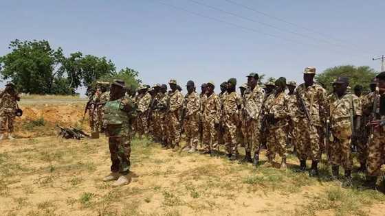 Sabon salo: Sojin Najeriya na Fareti da Hausa (Hoton bidiyo)