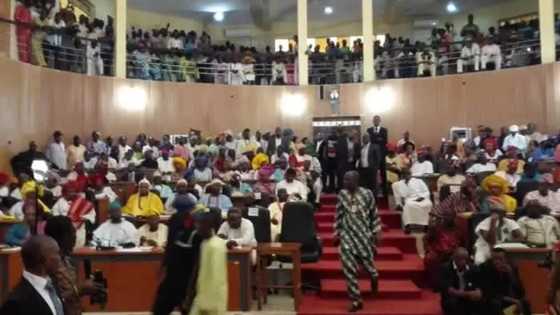 Da dumi dumi: Yayan jam’iyyar APC sun tsige kaakakin majalisar dokoki