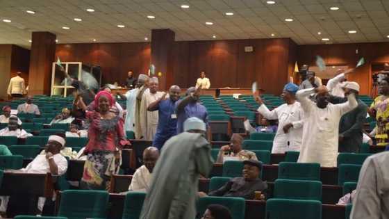 Waka a bakin mai ita: Dalilin da ya sa muka bar APC – ‘Yan majalisa 37 da suka canja sheka