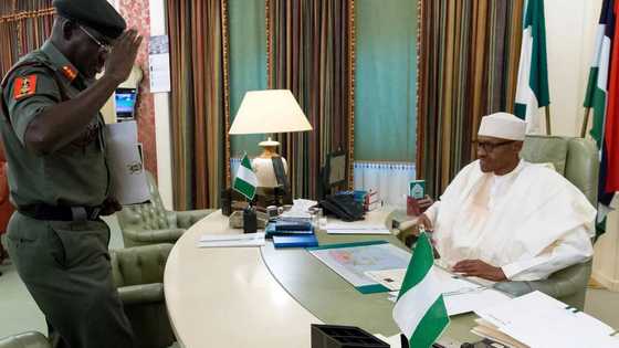 Buhari ya mika sakon ta’aziya ga Buratai kan rasuwar mahaifinsa