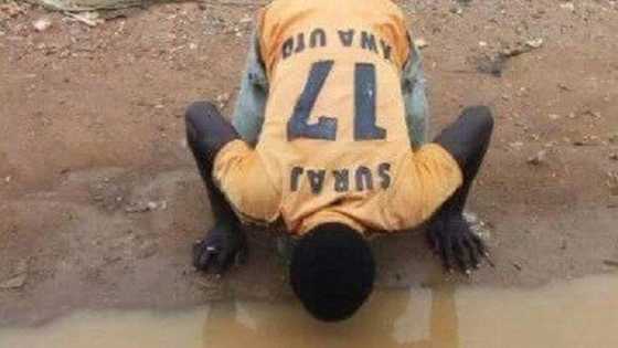 Hotunan wani matashi da ya sha ruwan gulbi saboda muranar ficewar Kwankwaso daga APC
