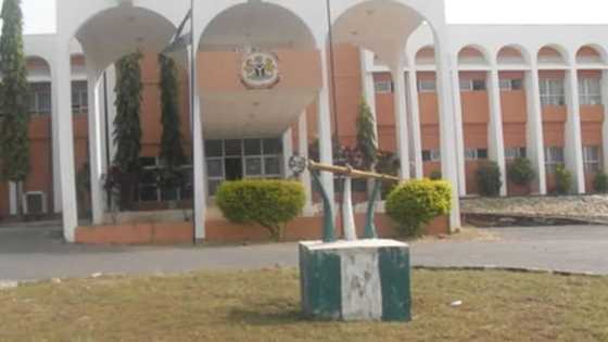 Arewa Ta Ɗau Zafi, Majalisa Ta Dakatar Da Yan Majalisu 9 da Ciyamomi 8 Kan Zargin Hannu a Ta'addanci