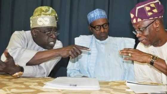 BREAKING: APC boils as Tinubu asks Oyegun to resign for derailing party