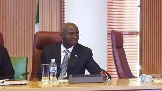 Fashola, ministan ayyuka, yayi bayanan kokarin gaggawa kan gadar Wukari da ta fado