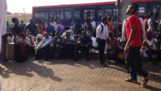 See How Lagosians Wait Endlessly For BRT Bus