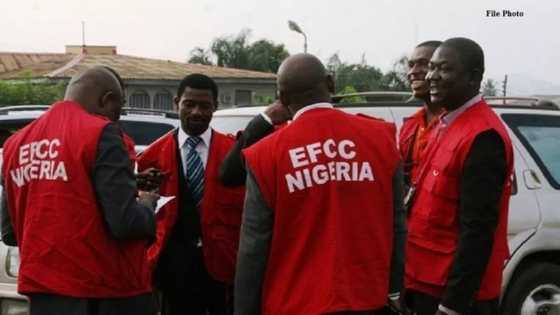 Bakadalar $44m: EFCC ta gayyaci tsohon shugaban hukumar NIA, Ambasada Dauda
