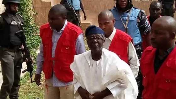 Senator Jang preaches to prisoners, pays prison's electricity bill