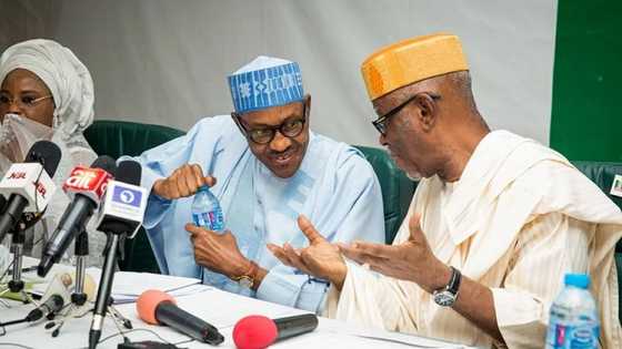 Oyegun declares PDP is dead as Tony Anileh, 3,000 PDP leaders defect to APC