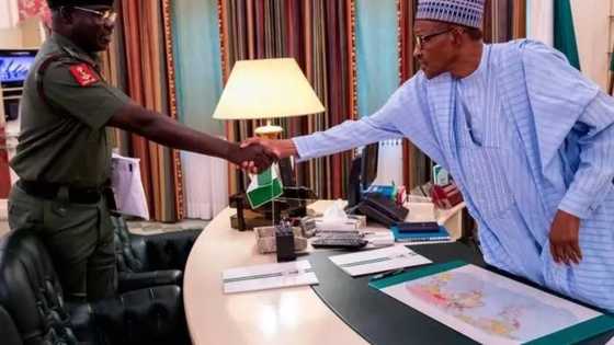 Maganar ta tsaro ce: An yi wata ganawar sirri tsakanin Buhari da Buratai (Hoto)