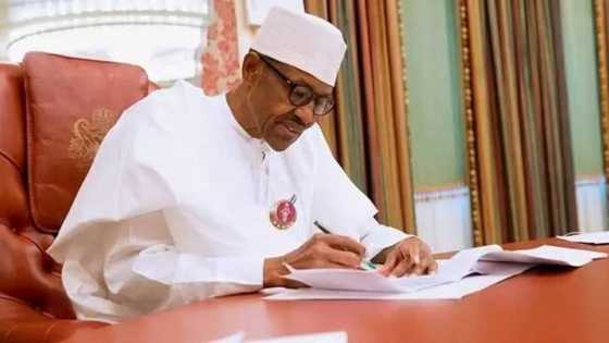 Ku daina matsawa Buhari kan sanya hannu a dokar zabe – Shugaban masu rinjaye a majalisa