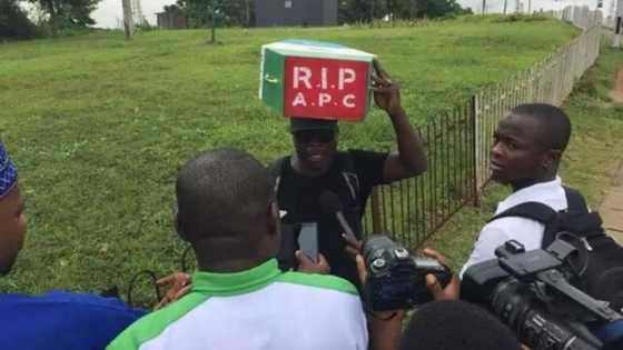 Wani mutum ya fara tattaki daga Legas zuwa Abuja don nuna rashin amincewa da takarar Buhari