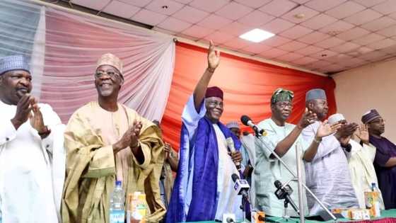 ‘Yan sanda sun yi caraf da wani dan takarar gwamna a Borno da suke nema, ya rike rigar Atiku domin ya cece shi
