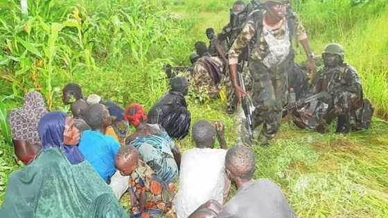 Da duminsa: Dakarun Sojin Najeriya sun hallaka yan Boko Haram 13, sun ceto mata da yara 32 (Hotuna)