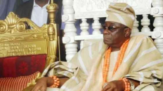 Ta faru ta kare: Sarkin Legas ya yiwa Buhari babban albishir kan zabe