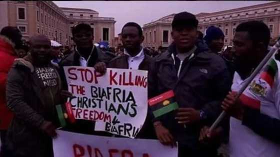 Unbelievable! Pope Francis greets Biafrans in Vatican City (photos, video)