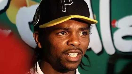Naija wahala dey make Kanu Nwankwo dey shake hin head