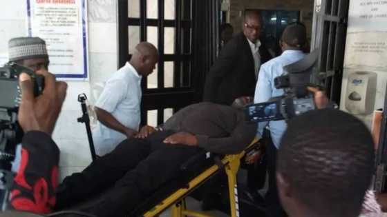 Melaye ya shiga uku, yan sanda 30 sun bi shi har gadon asibiti sun sake kama sa