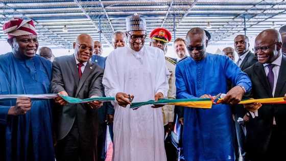 Buhari da Talon na kasar Benin sun bude wani muhimmin aiki a Seme boda da ke Legas, hotuna