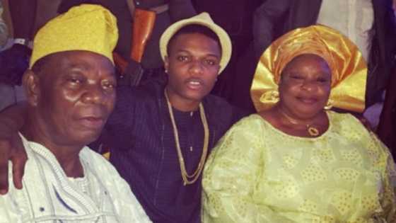 What do we know about the mansion of Wizkid's father?