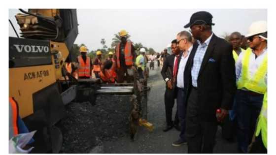 Fashola promises completion of federal roads in Enugu in 18 months