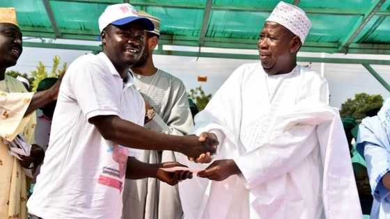 Gwamna Ganduje ya raba miliyan N275m ga matasa 8,800 karkashin tsarin tallafin Buhari, hotuna