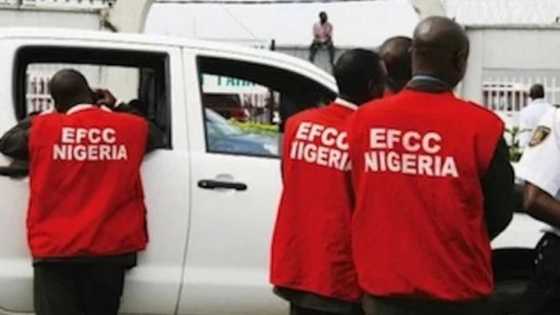 Zaben gwamna: Masu sayen kuri'u sun taru, sun lakadawa jami'an EFCC duka a jihar a Arewa