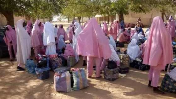 Iyaye na tururuwa domin kwashe 'ya'yan su daga makarantar mata da aka kai hari a Yobe