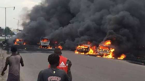 Breaking: 20 cars go up in flame as petrol tanker falls off Otedola bridge (pictures, video)