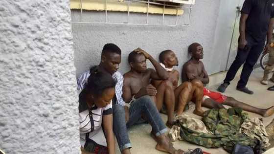 Bacin rana: Wasu 'yan fashi dake basaja cikin kakin sojoji sun yi arangama da dakarun soji, hotuna