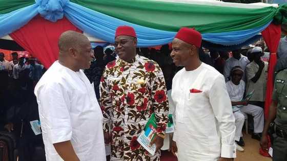 Sanata, tsohon minista da wasu 13 daga wata jihar kudu sun canja sheka daga PDP zuwa APC, kalli hotuna