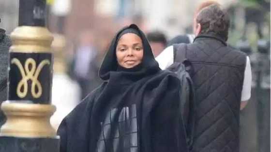 Hotunan Janet Jackson dauke da juna biyu, sanye da Hijabi