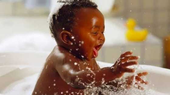 Yi wa jarirai wanka da ruwan zafi na da illa ga lafiyarsu – Helen Bulu