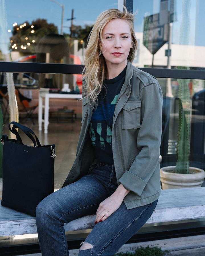 Beth Riesgraf bio: height, measurements, husband, son, net worth - Legit.ng