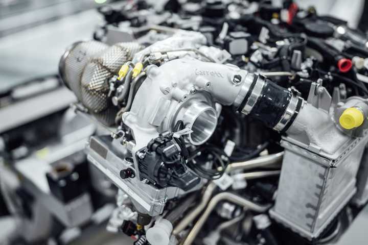 How F1 engines work and their evolution from V10S to hybrid power units ...