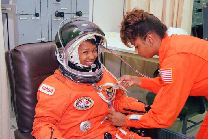 Mae Jemison : le parcours exceptionnel d'une astronaute - Legit.ng