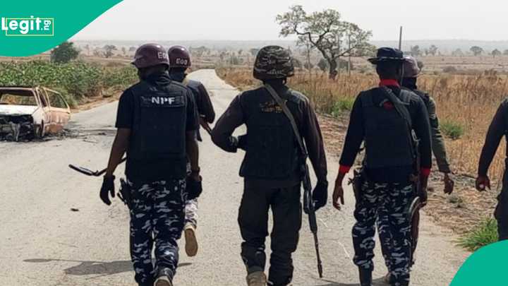 Yan bindiga sun ɗana tarko a cikin dare, sun rutsa wasu mutane da ke hanyar zuwa Abuja